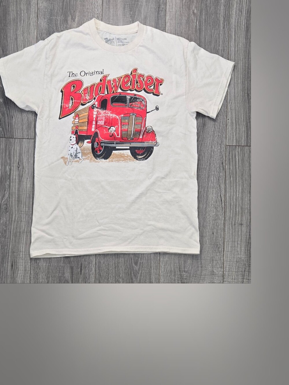 Budweiser Brew City Truck Dalmatian Graphic T Shirt Men’s Medium Cream Beer Tee.